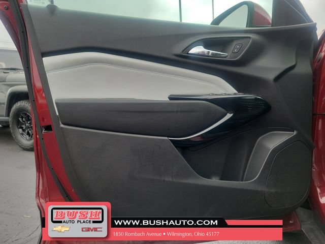 Used 2025 Chevrolet Trax LT FWD image 14