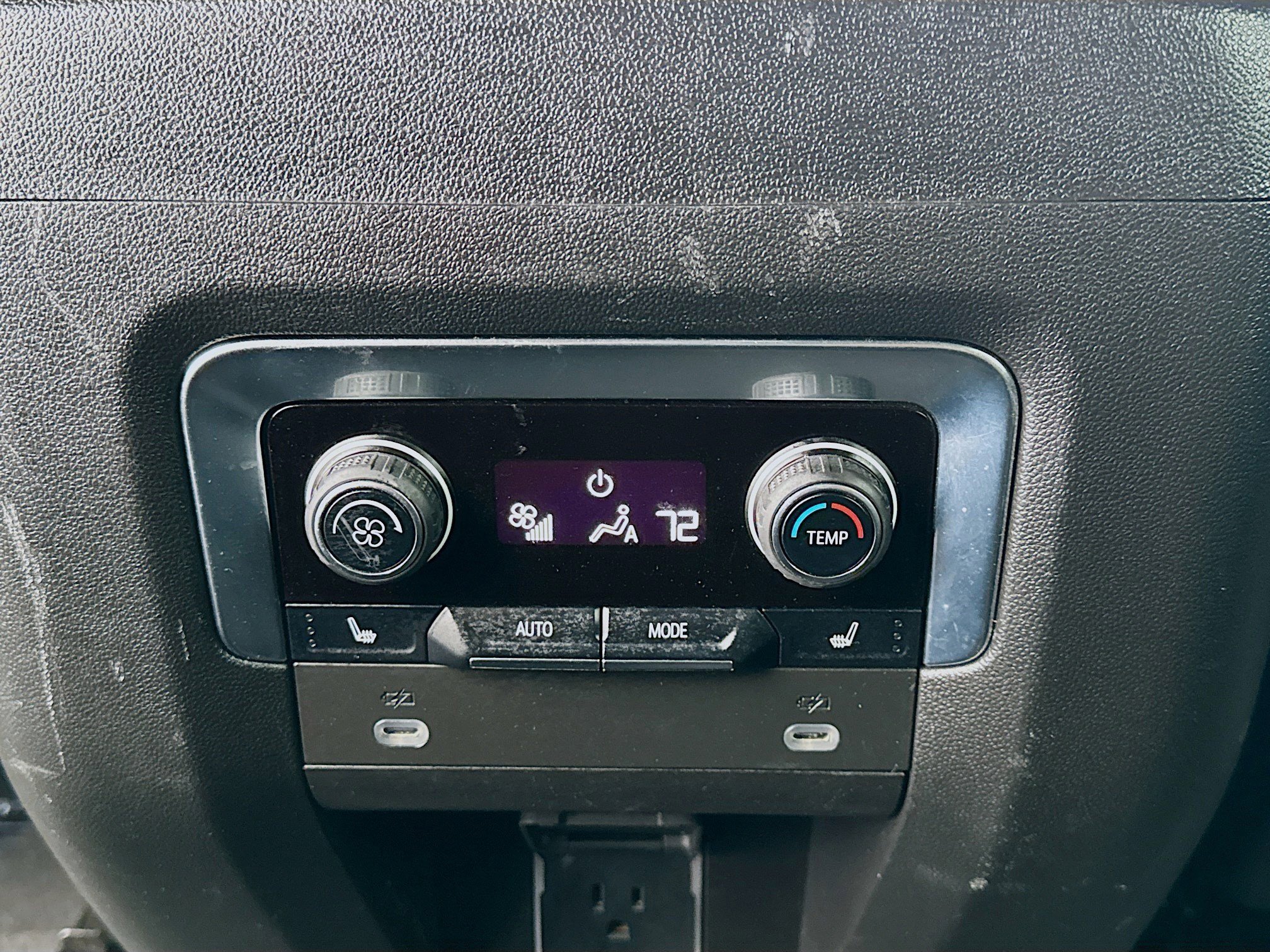 Used 2023 Chevrolet Suburban Premier RWD image 17