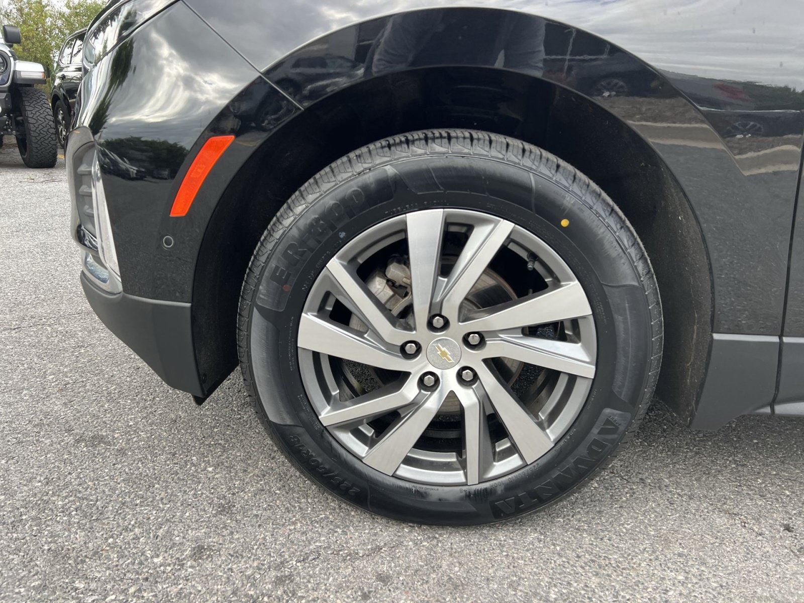Used 2023 Chevrolet Equinox Premier AWD/4WD image 12