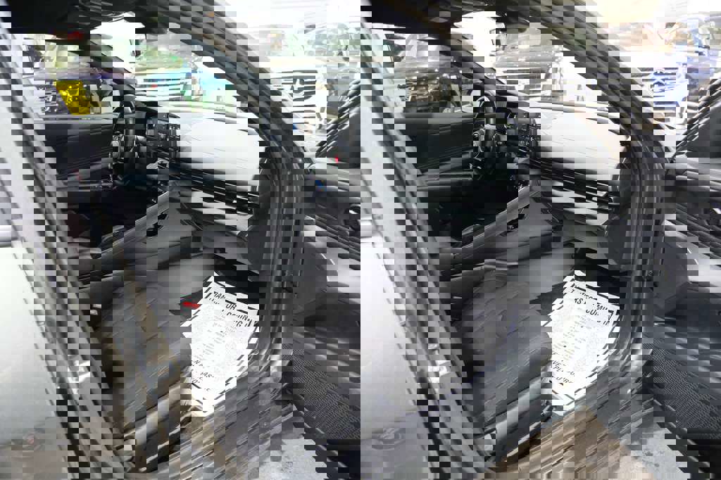 Used 2025 Hyundai Elantra Sport image 30