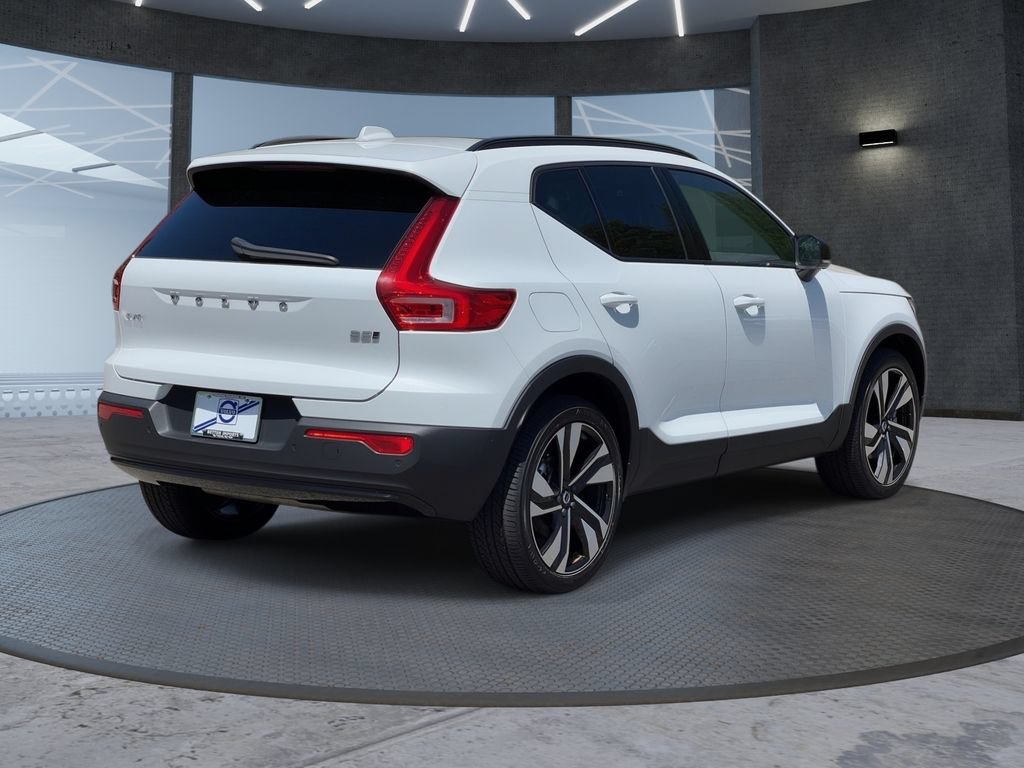 Used 2023 Volvo XC40 B5 Ultimate w/ Climate Package AWD/4WD image 4
