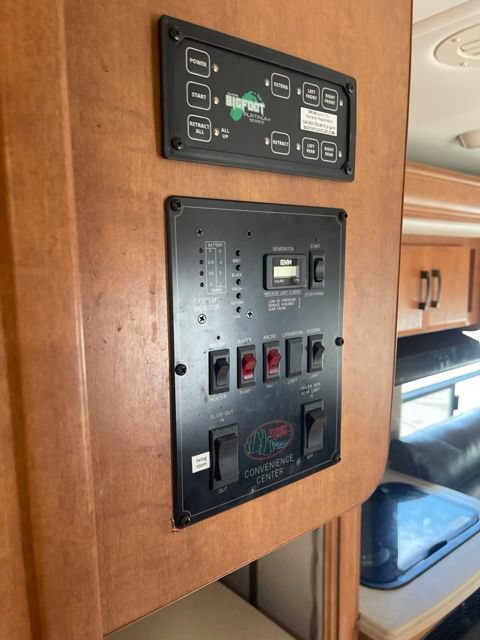 Used 2011 Ford E-450 and Econoline 450 Super Duty w/ Motorhome Prep Pkg RWD image 10