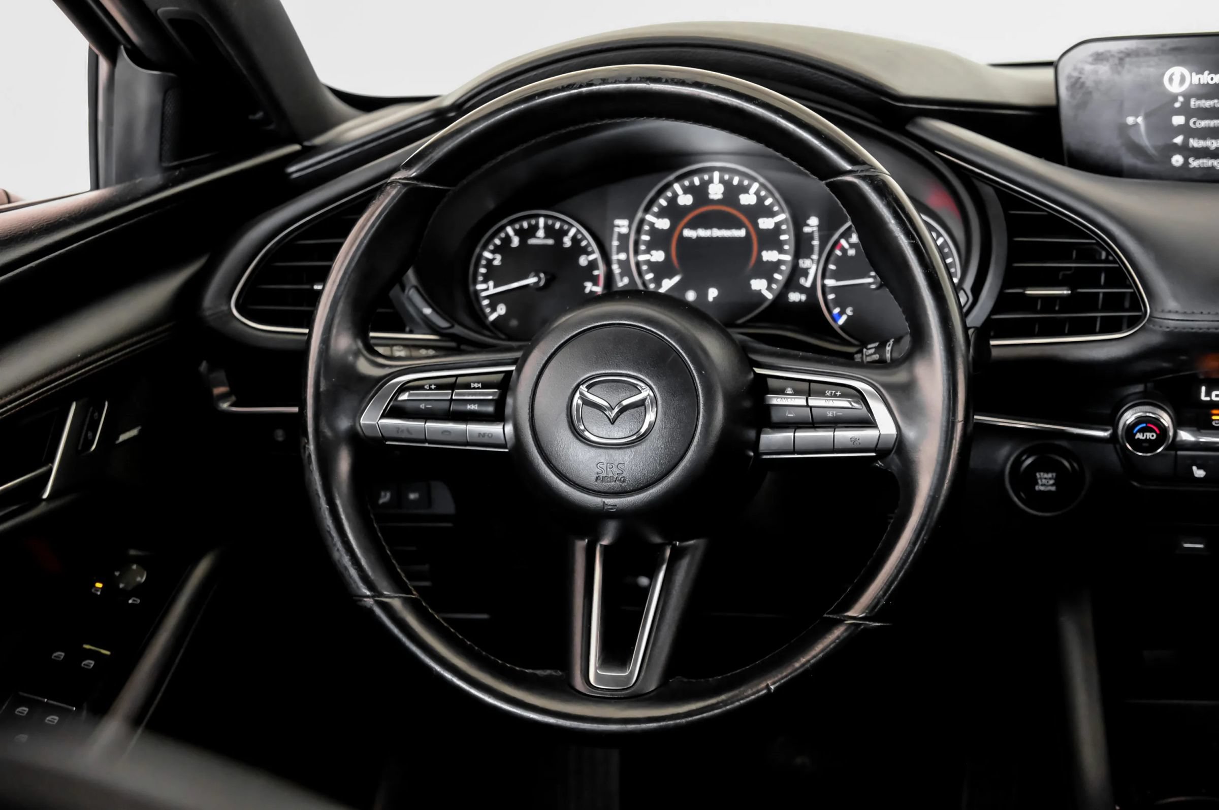 Used 2019 MAZDA MAZDA3 Hatchback w/ Preferred Package FWD image 13