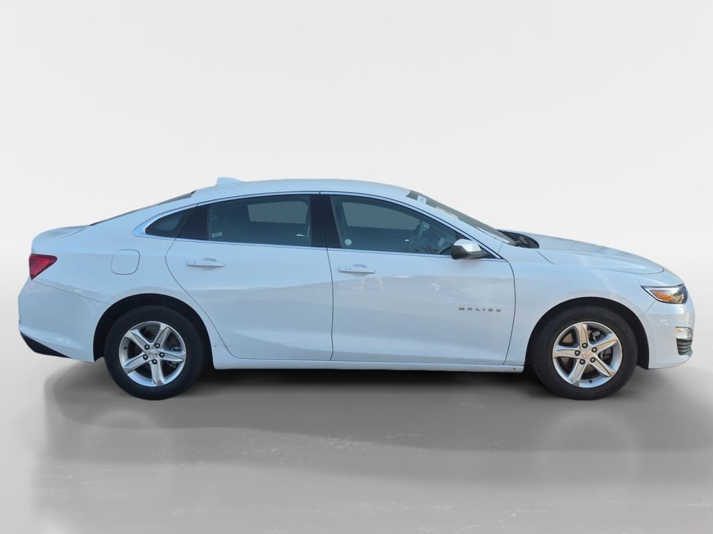 Used 2024 Chevrolet Malibu LT image 3