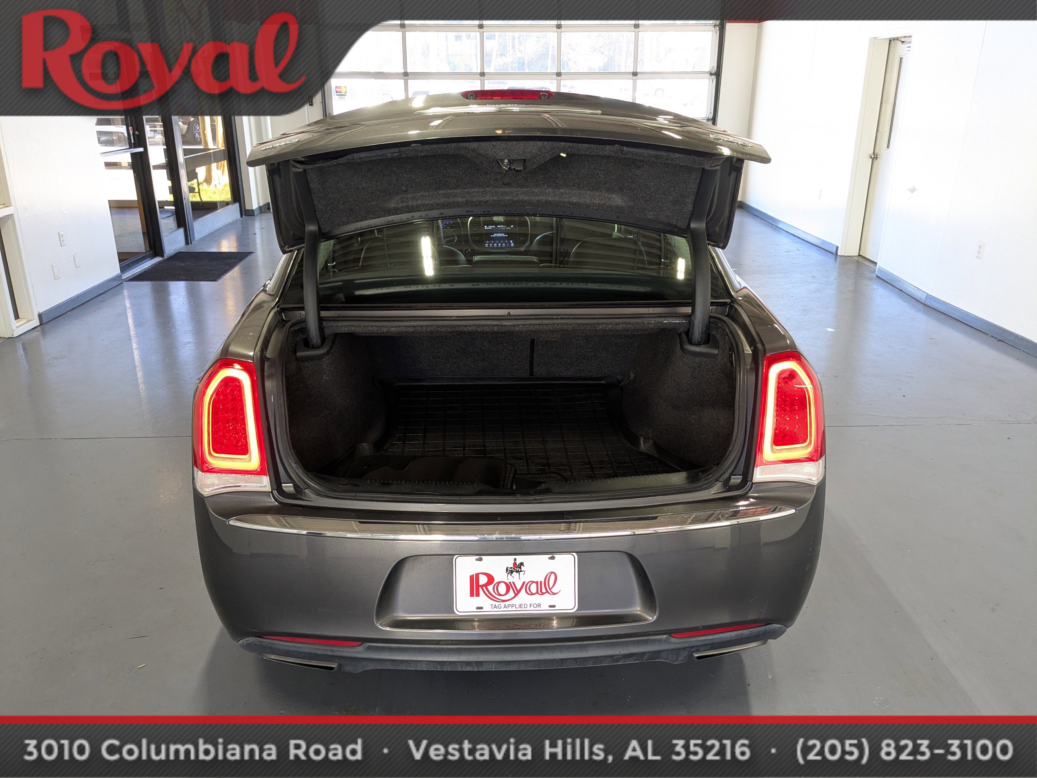 Used 2018 Chrysler 300 Limited image 11