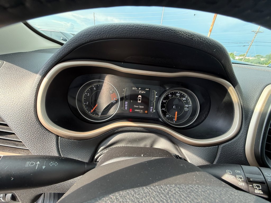 Used 2018 Jeep Cherokee Latitude w/ Altitude Package FWD image 15