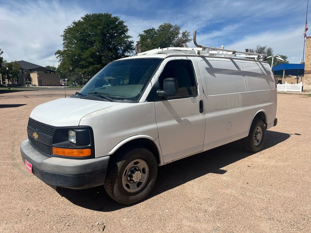 Used 2010 Chevrolet Express 2500 image 7