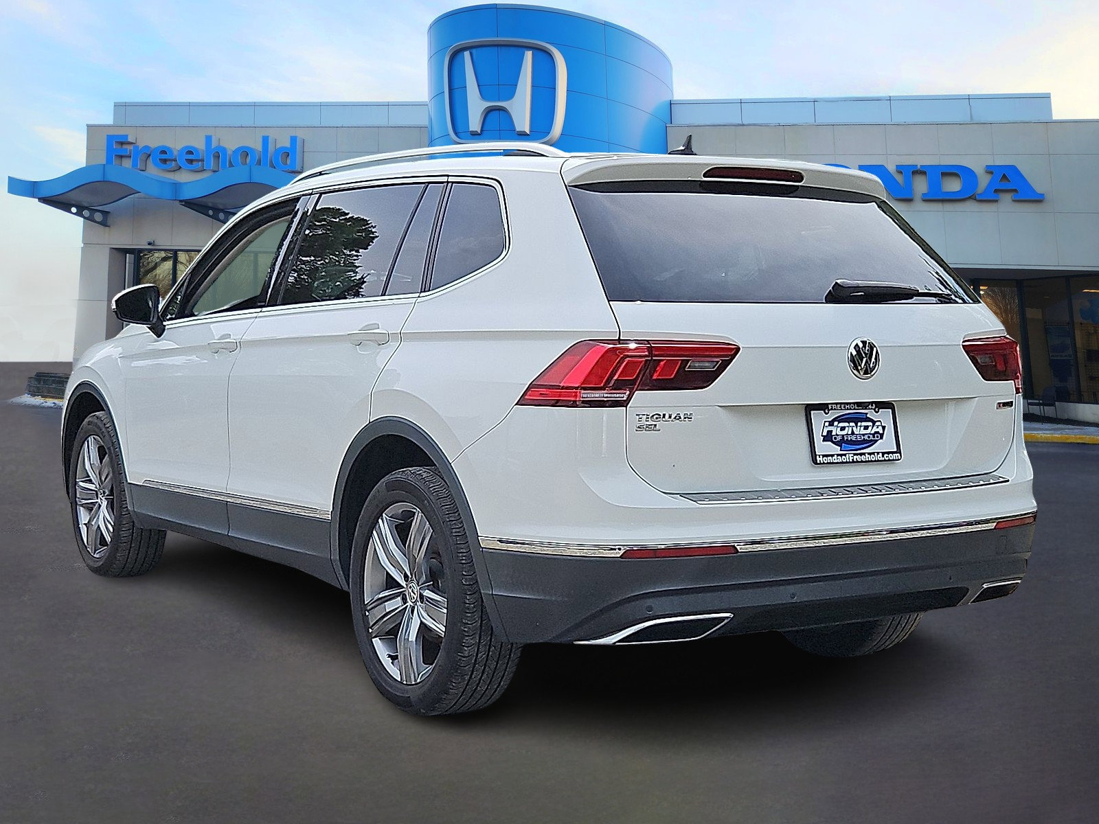 Used 2021 Volkswagen Tiguan SEL w/ 3rd Row Seat Package image 5