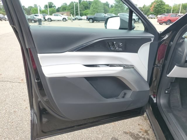 Certified 2024 Cadillac Lyriq Sport w/ LPO, Floor Liner Package AWD/4WD image 22