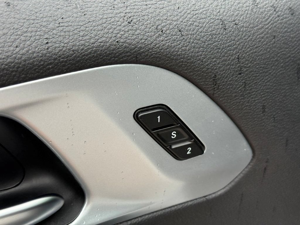 Used 2026 Chrysler Pacifica Limited FWD image 10