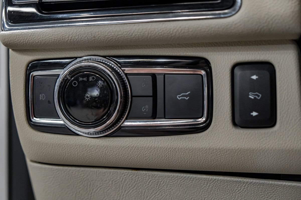 Used 2020 Lincoln Navigator L Reserve w/ Luxury Package RWD image 28