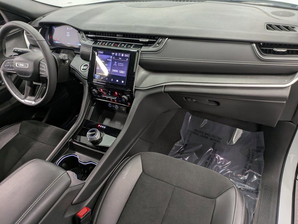 Used 2024 Jeep Grand Cherokee Altitude image 30