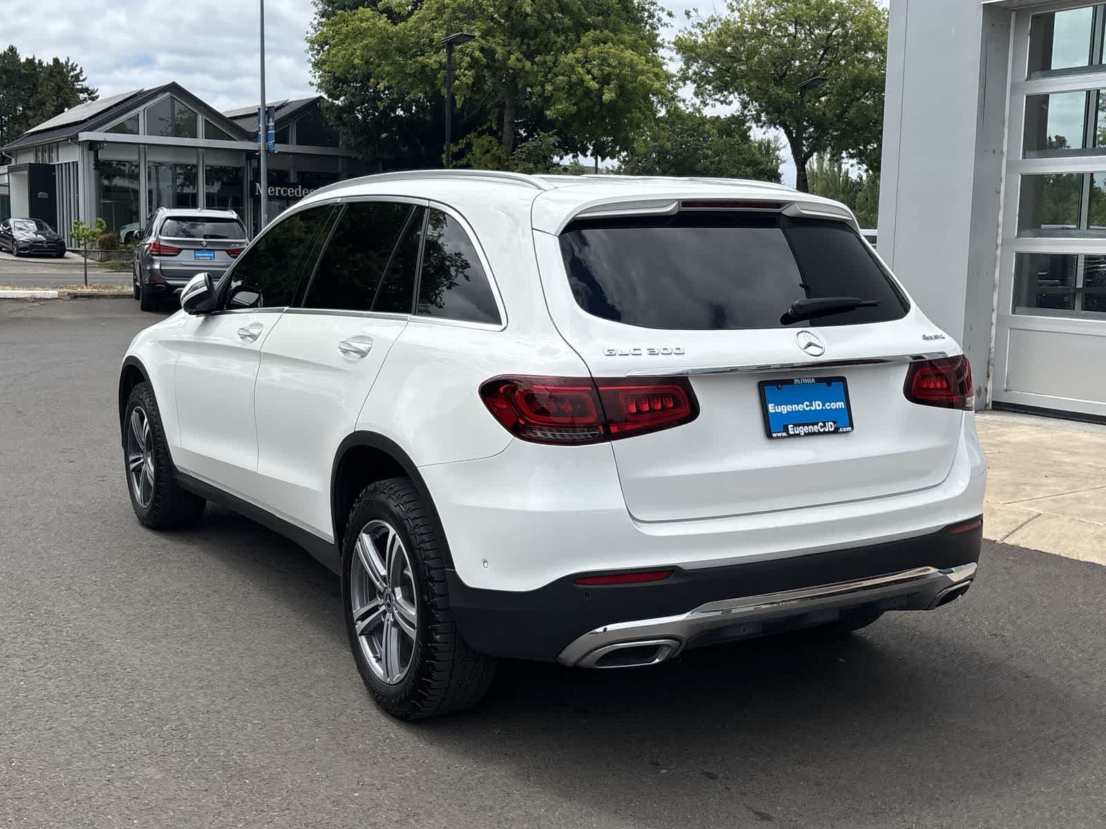 Used 2021 Mercedes-Benz GLC 300 4MATIC image 3