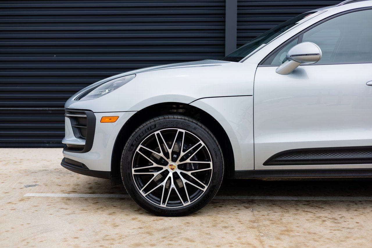 Certified 2025 Porsche Macan image 11