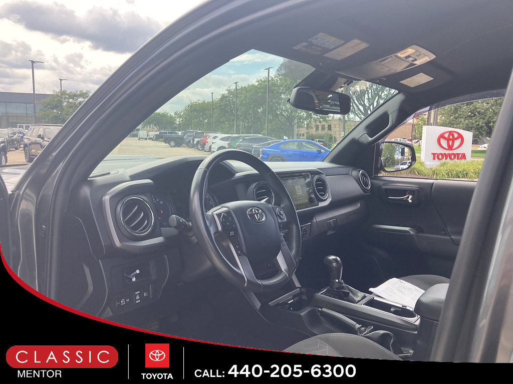 Used 2018 Toyota Tacoma TRD Sport AWD/4WD image 3
