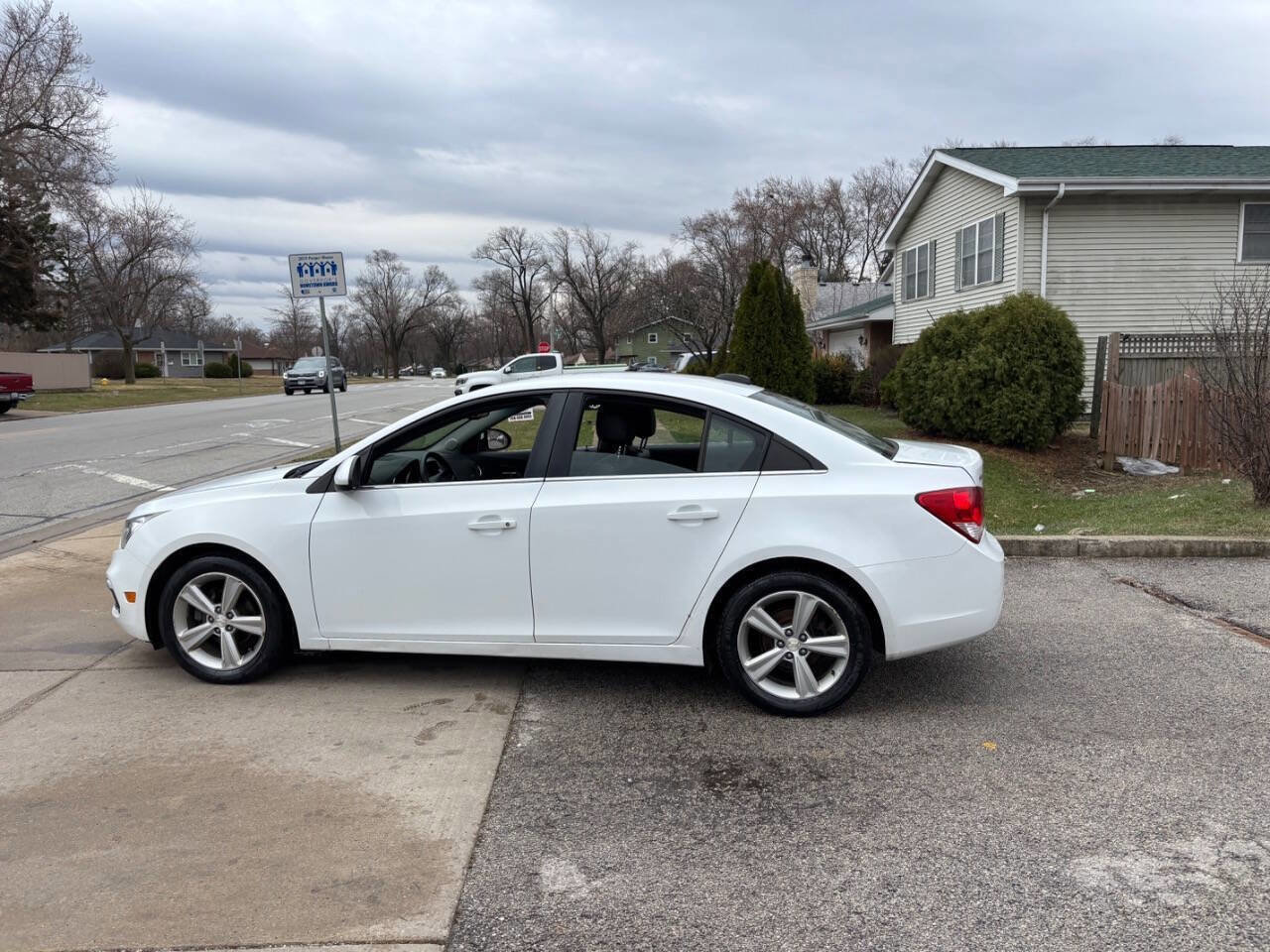 Used 2015 Chevrolet Cruze LT image 12