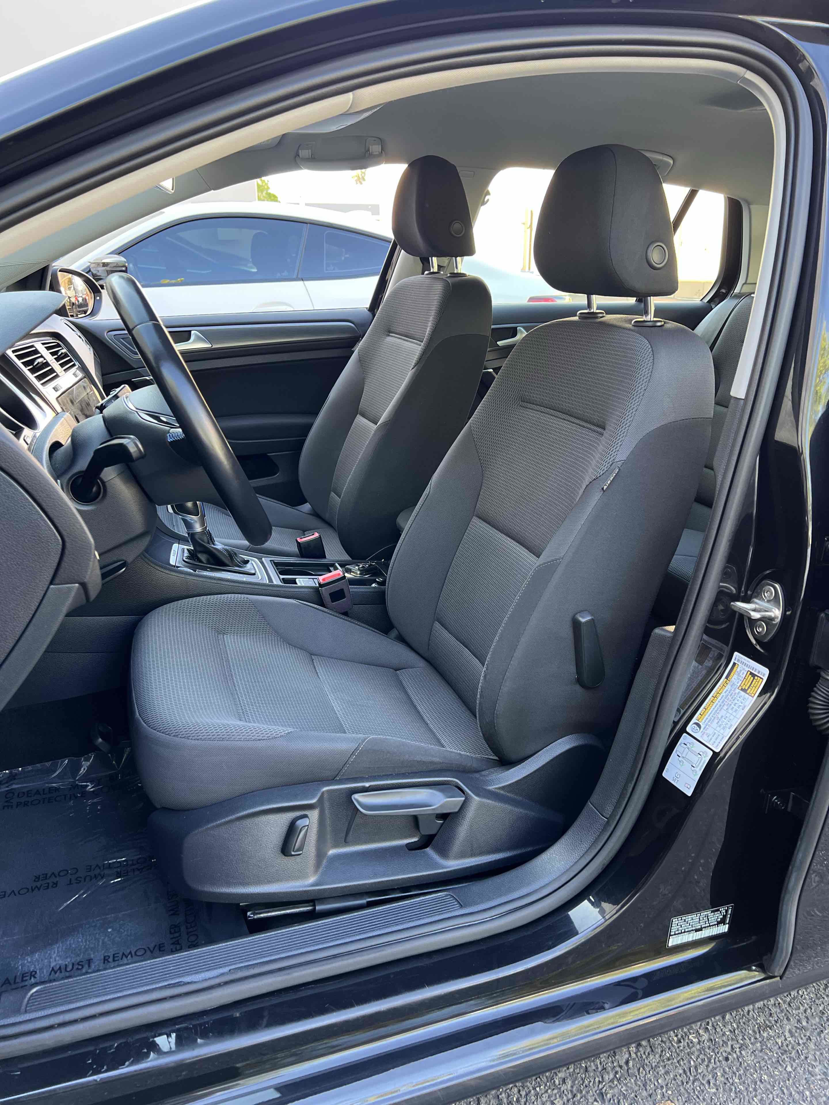 Used 2019 Volkswagen e-Golf SE w/ Driver Assistance Package FWD image 28