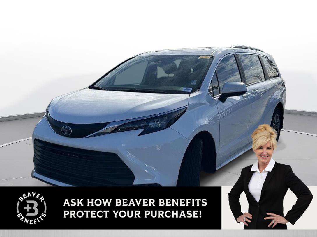 Used 2025 Toyota Sienna LE w/ LE Plus Package image 1