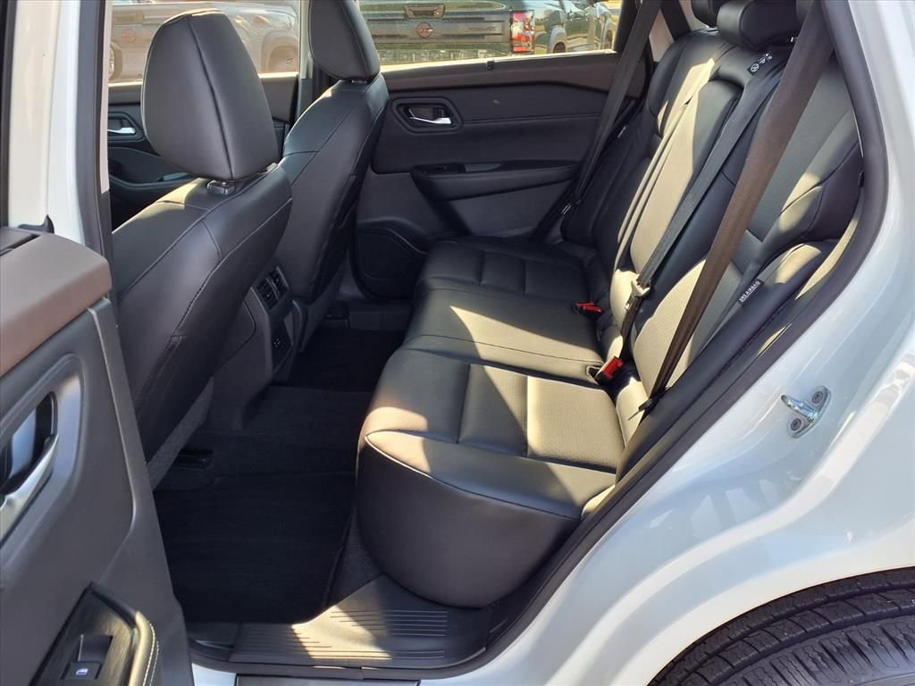 Certified 2023 Nissan Rogue SV w/ SV Premium Package image 15