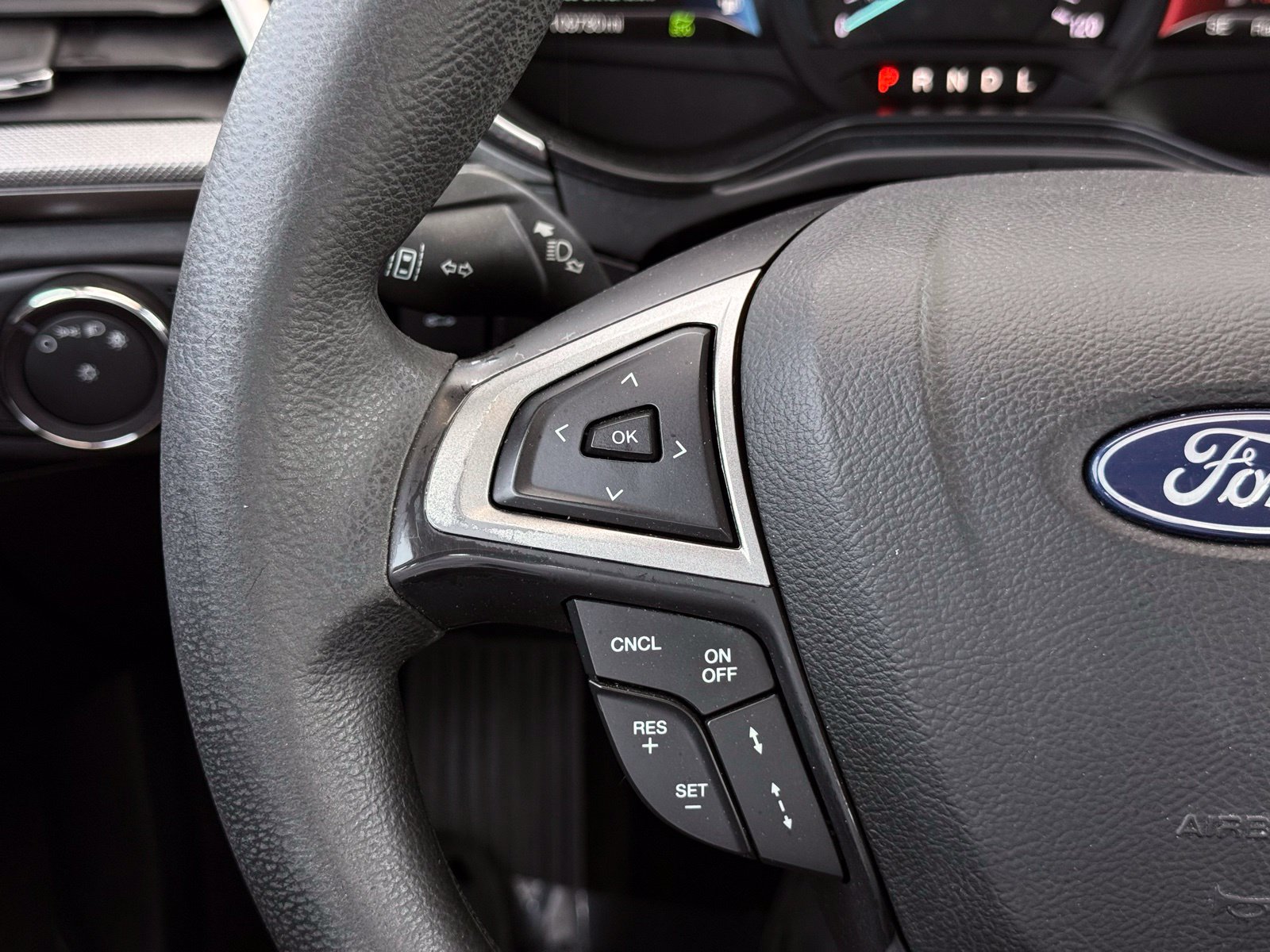 Used 2019 Ford Fusion SE FWD image 25