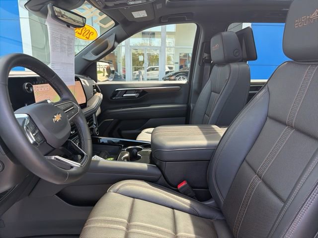 Used 2025 Chevrolet Suburban High Country AWD/4WD image 17
