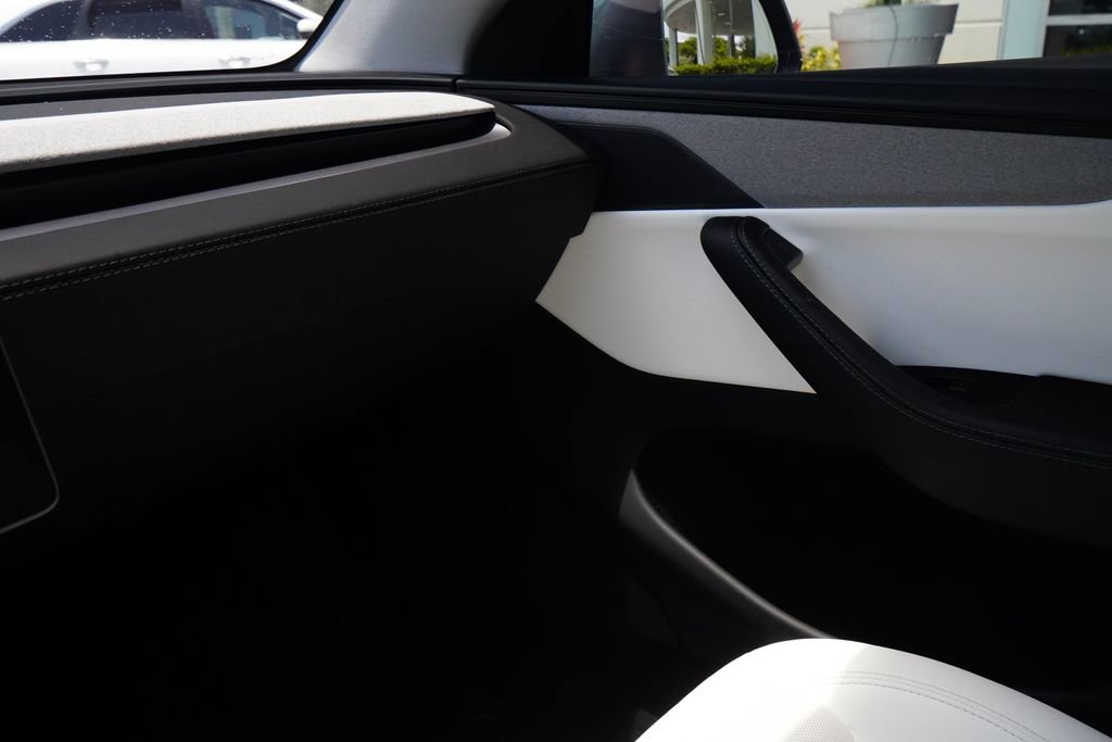 Used 2026 Tesla Model Y AWD image 26
