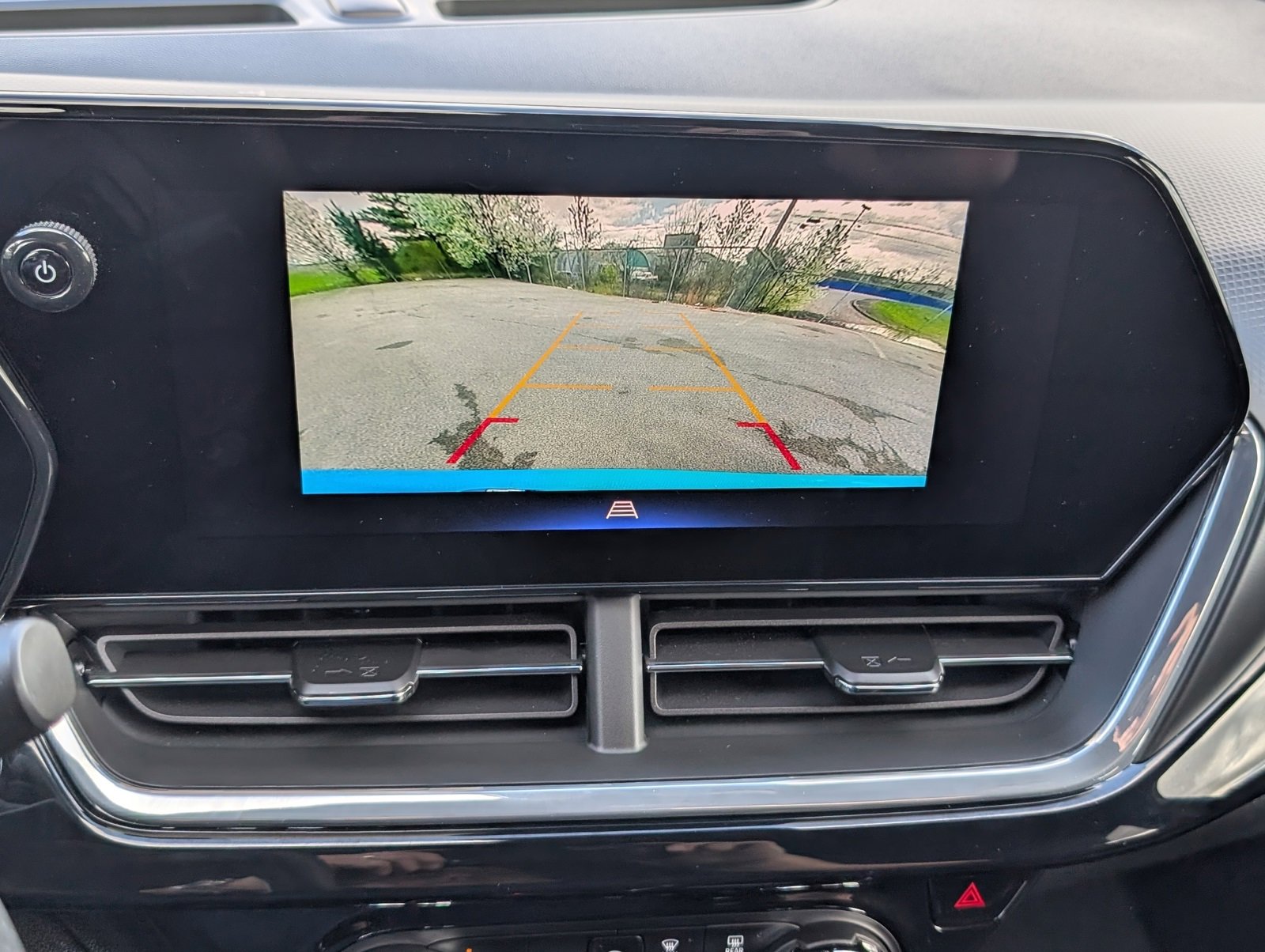 Used 2025 Chevrolet Trax RS w/ Driver Confidence Package image 10