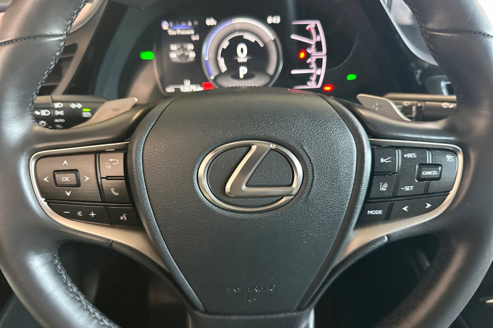 Certified 2025 Lexus ES 300h w/ Premium Package image 18