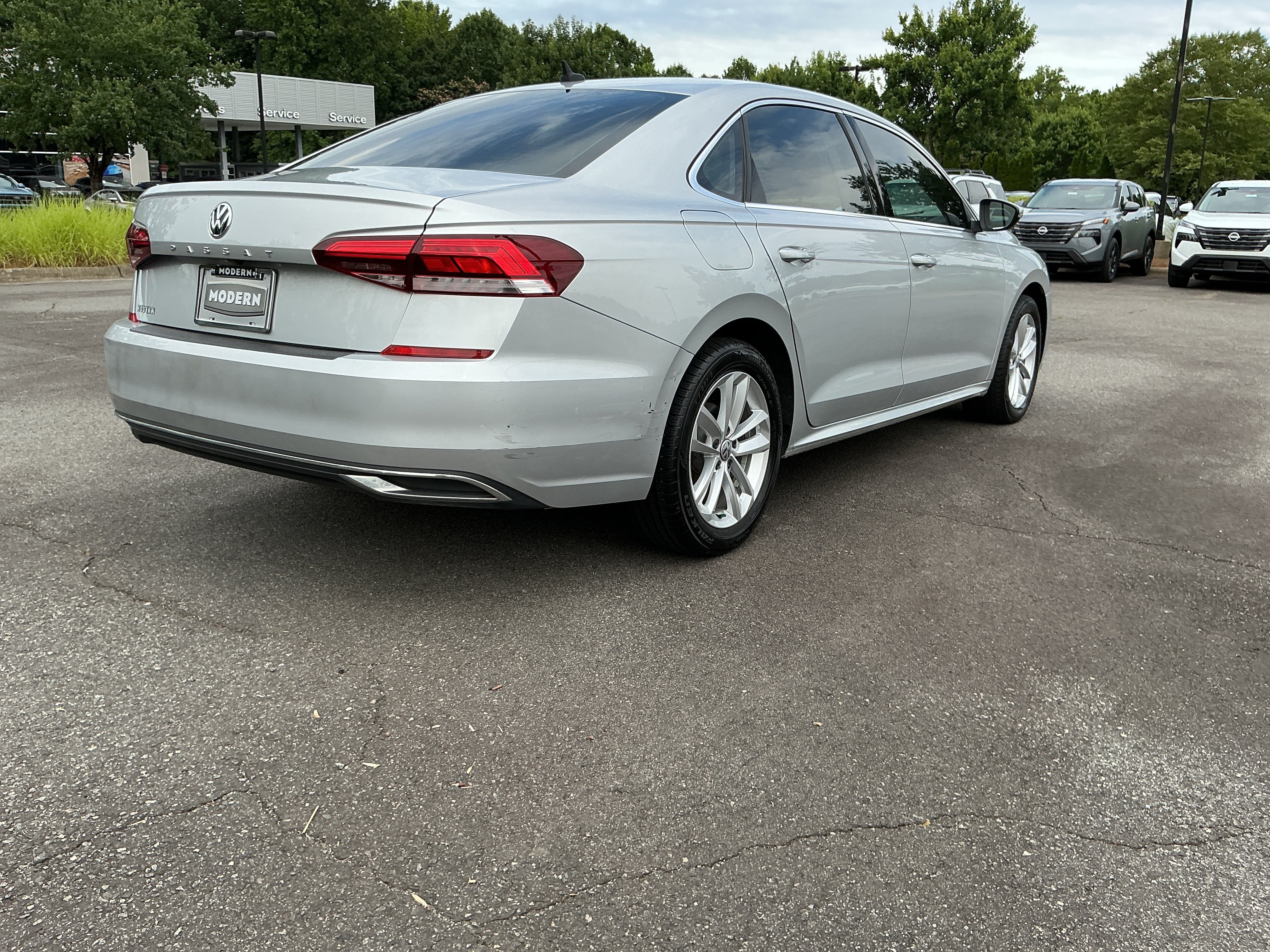 Used 2020 Volkswagen Passat 2.0T SE w/ Sunroof Package FWD image 4