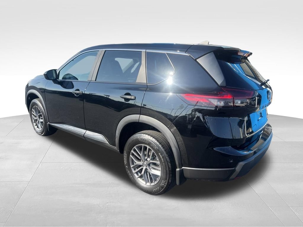 Used 2025 Nissan Rogue S AWD/4WD image 6