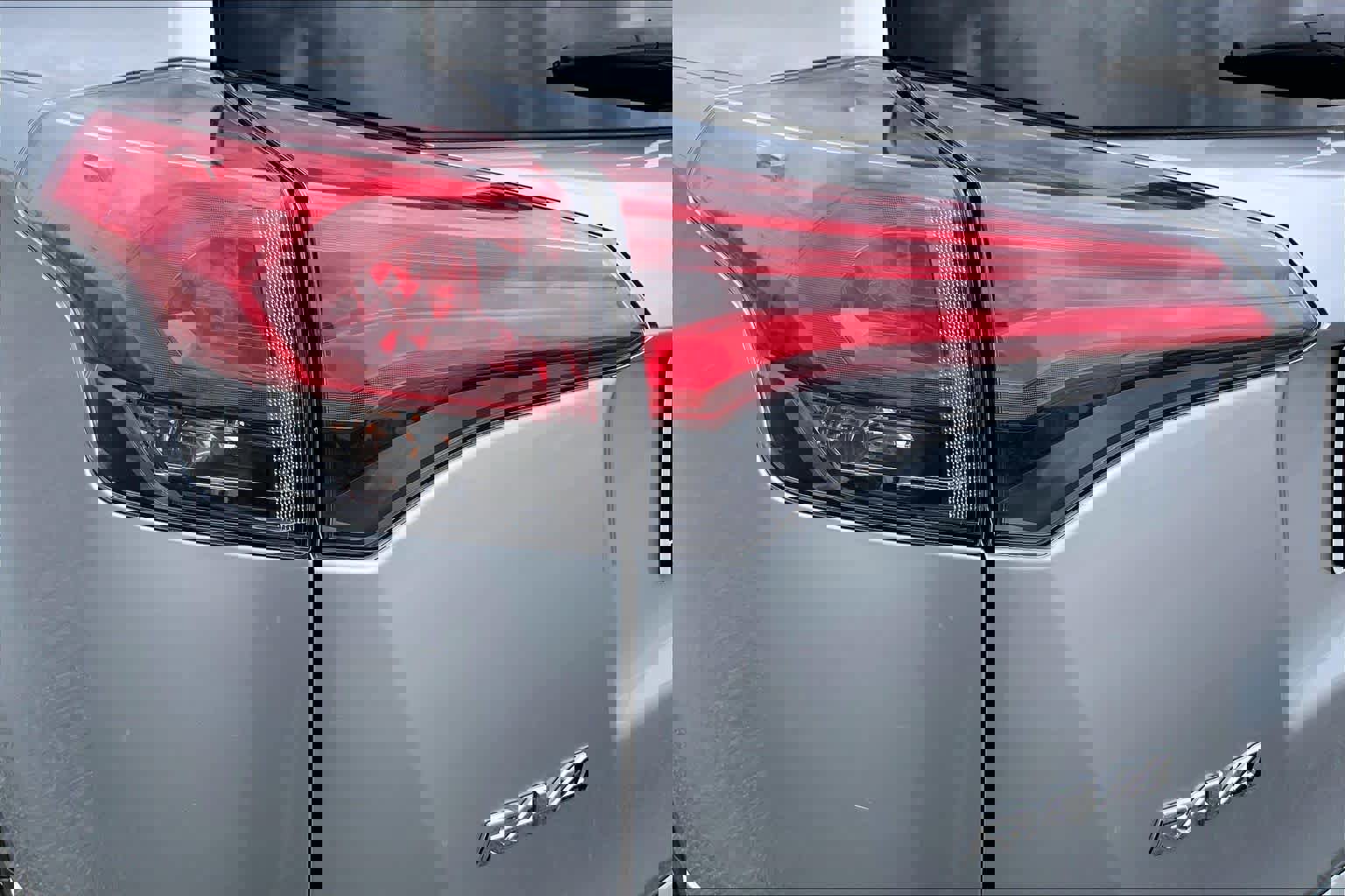 Used 2018 Toyota RAV4 XLE FWD image 28