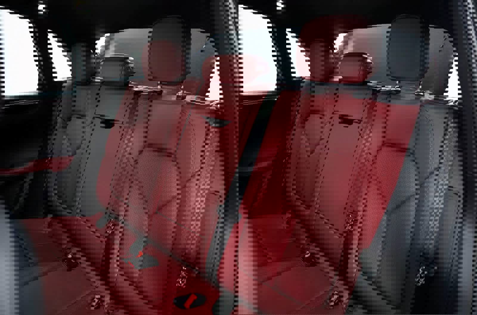 Certified 2025 Porsche Macan image 30