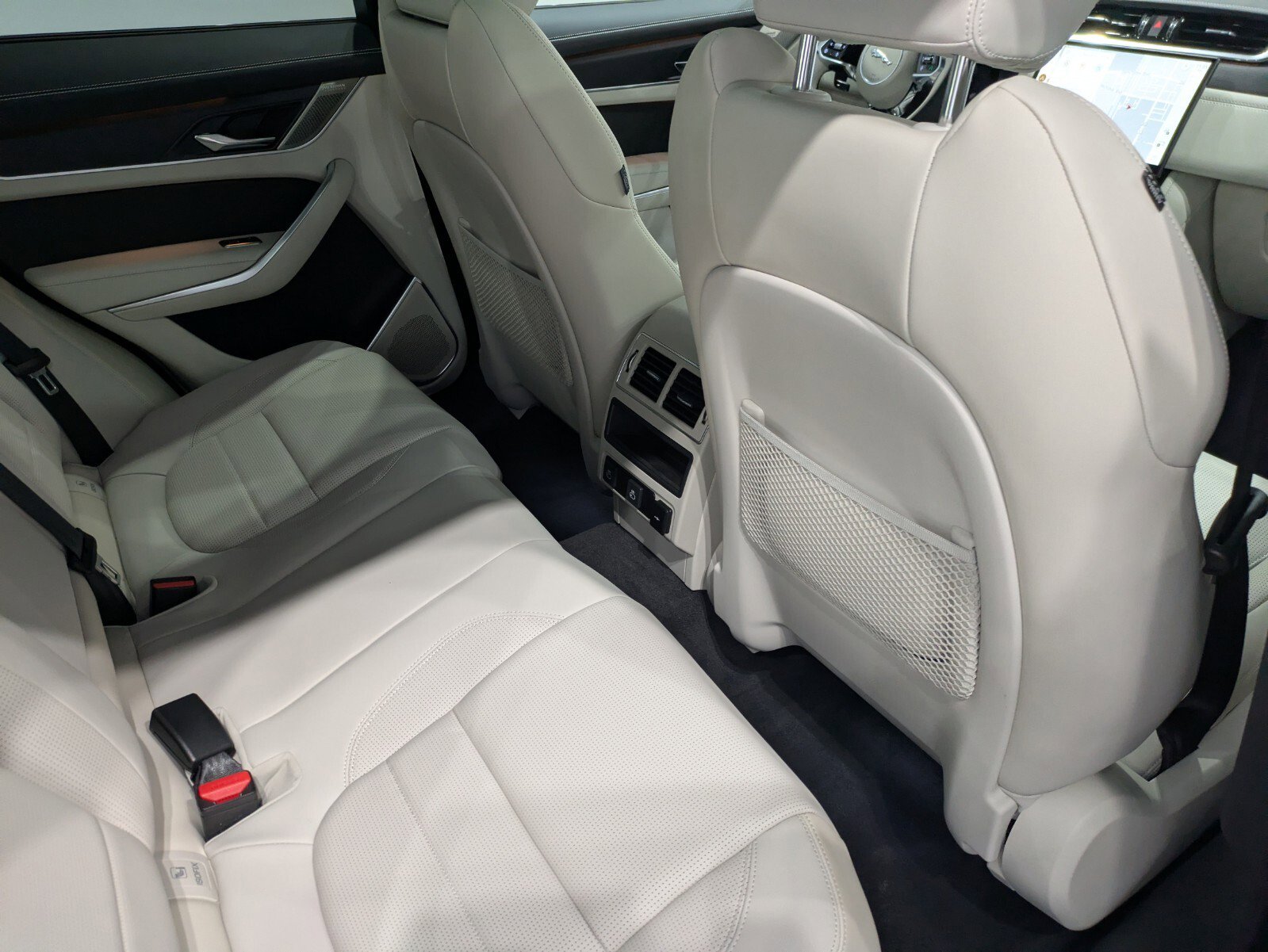 New 2026 Jaguar F-PACE R-Dynamic S image 21
