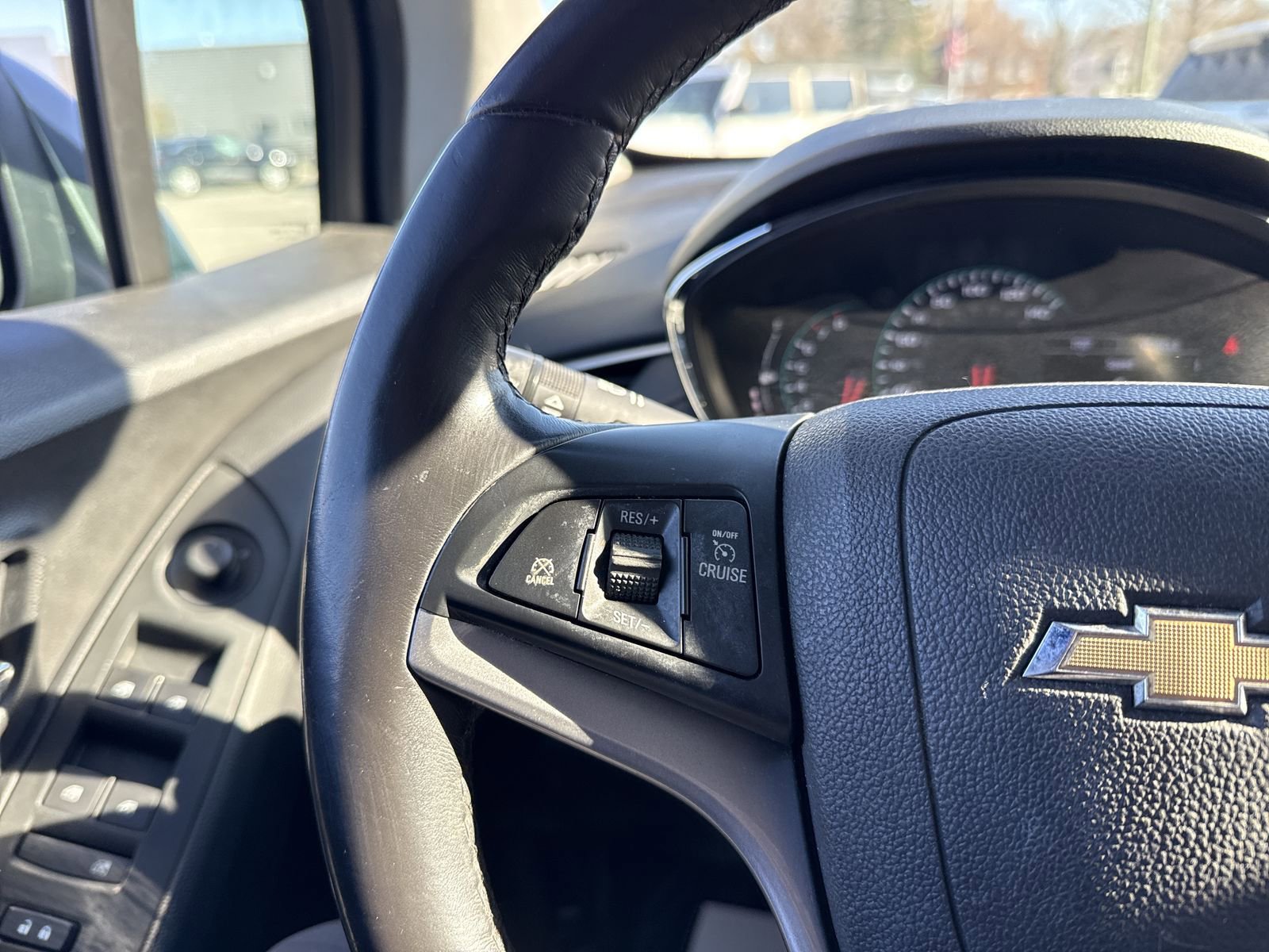 Used 2020 Chevrolet Trax LT w/ LT Convenience Package FWD image 28