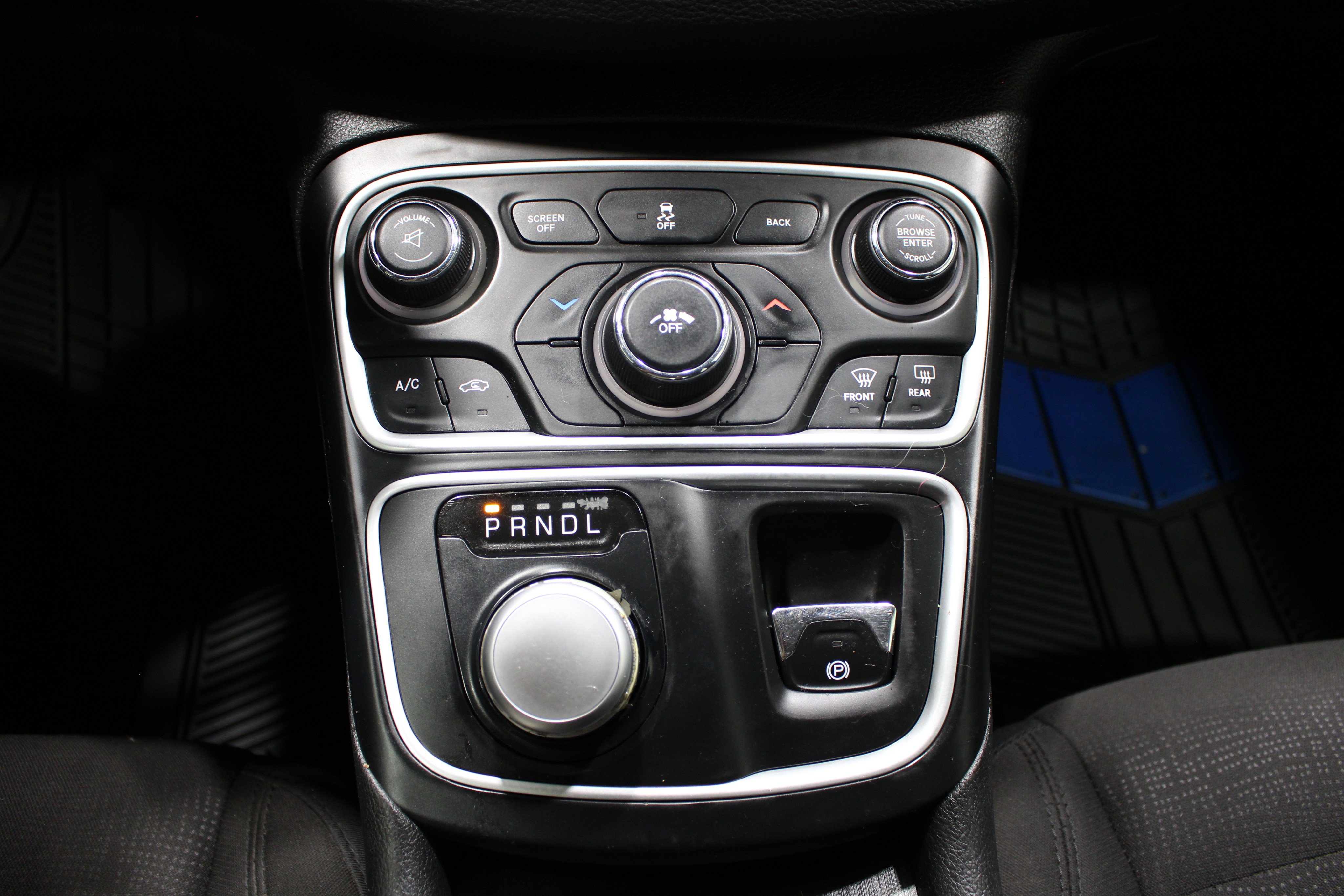 Used 2015 Chrysler 200 Limited FWD image 15