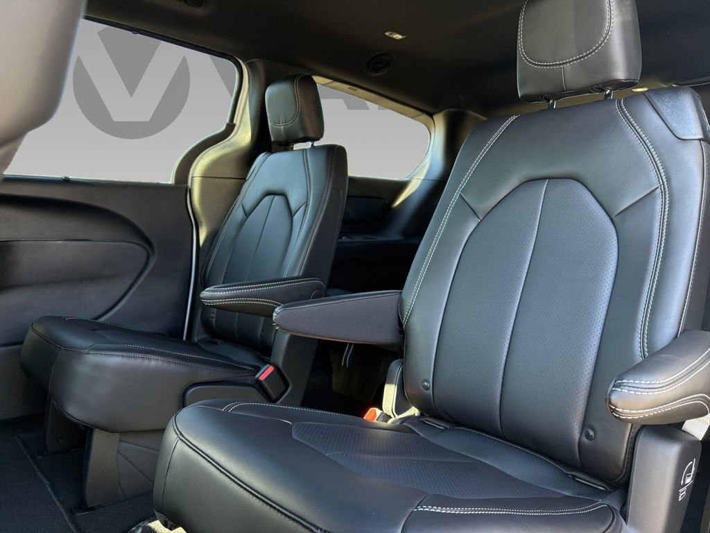 New 2026 Chrysler Pacifica Select image 5