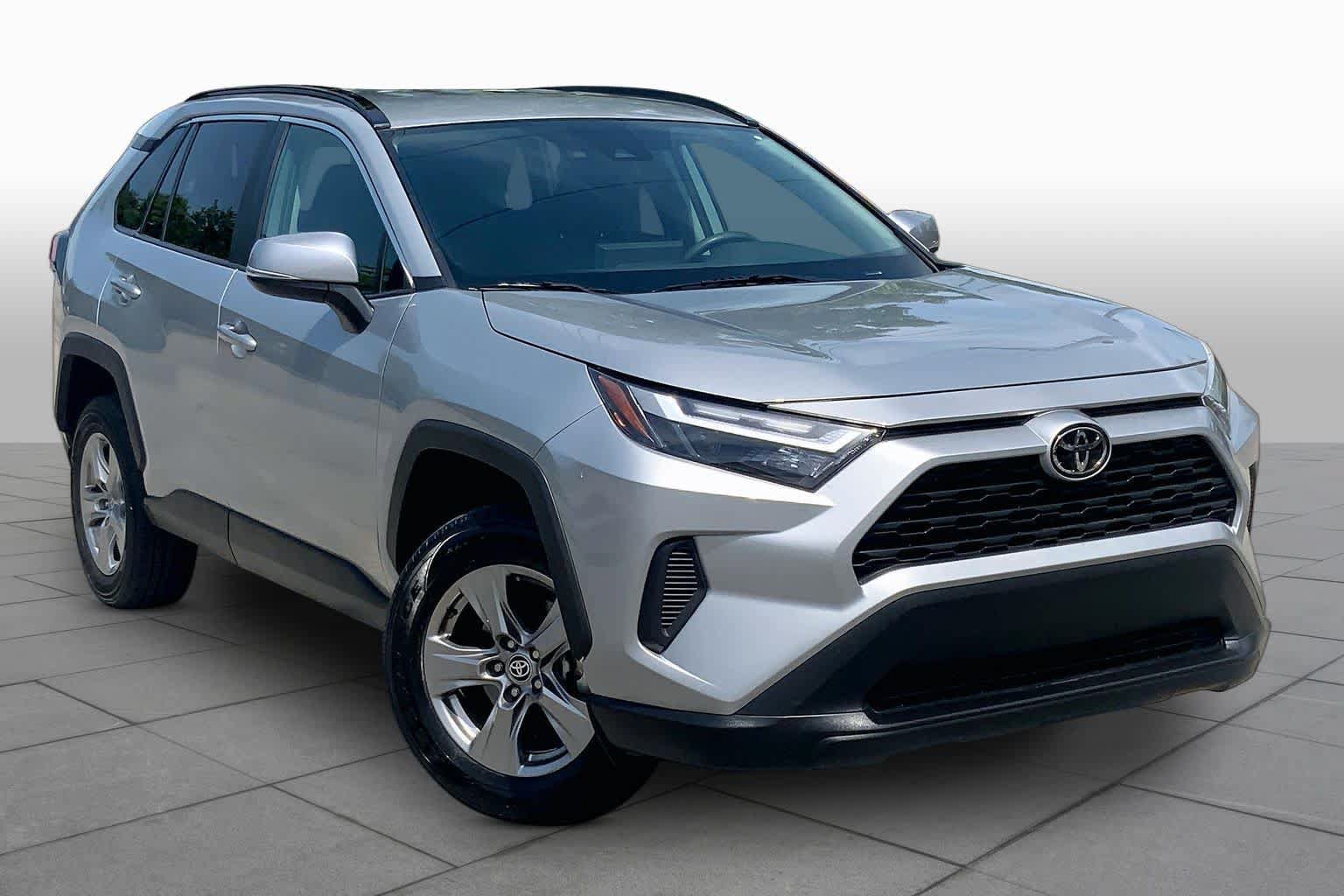 Used 2025 Toyota RAV4 XLE FWD image 4