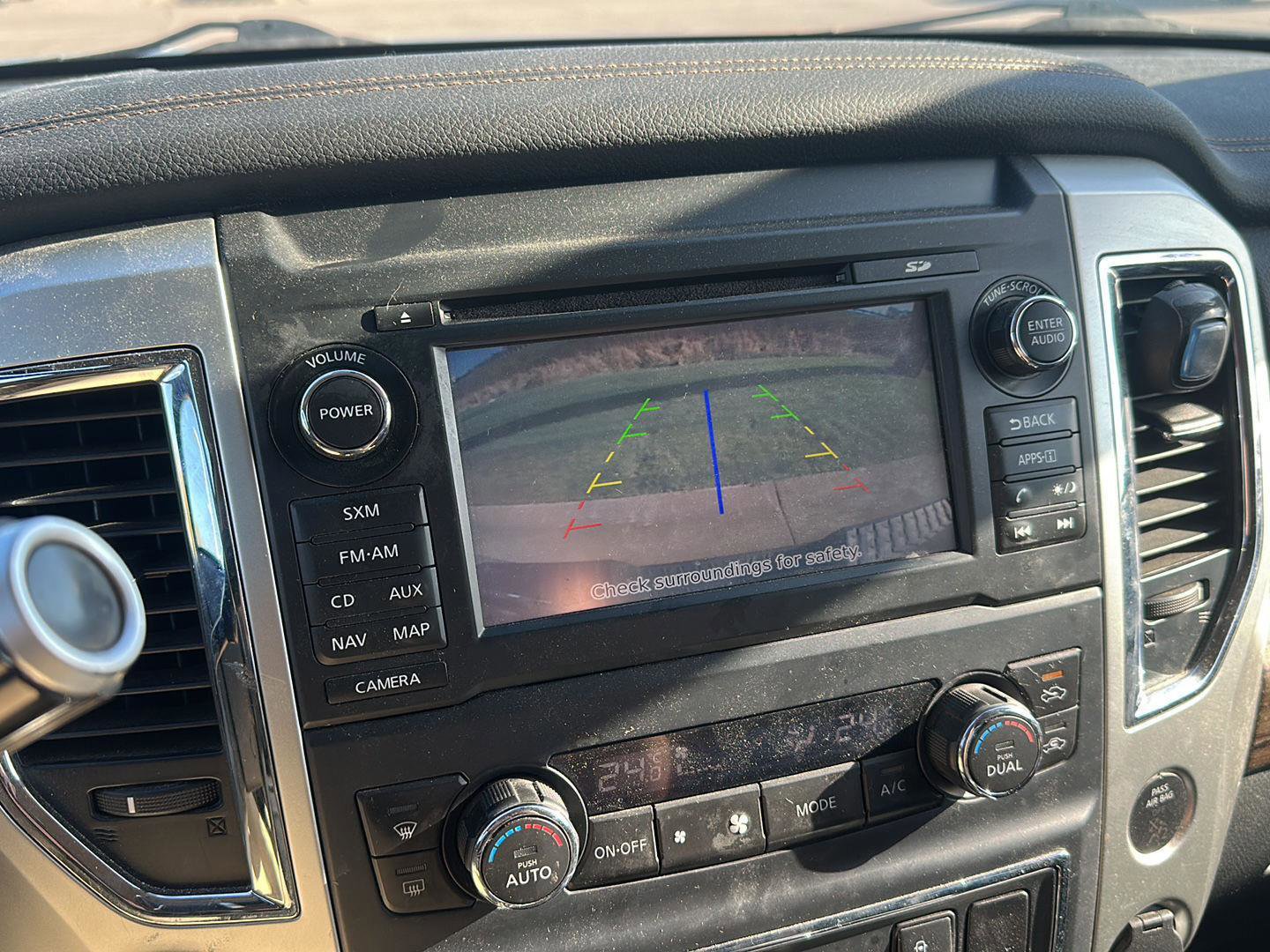 Used 2017 Nissan Titan SL image 21
