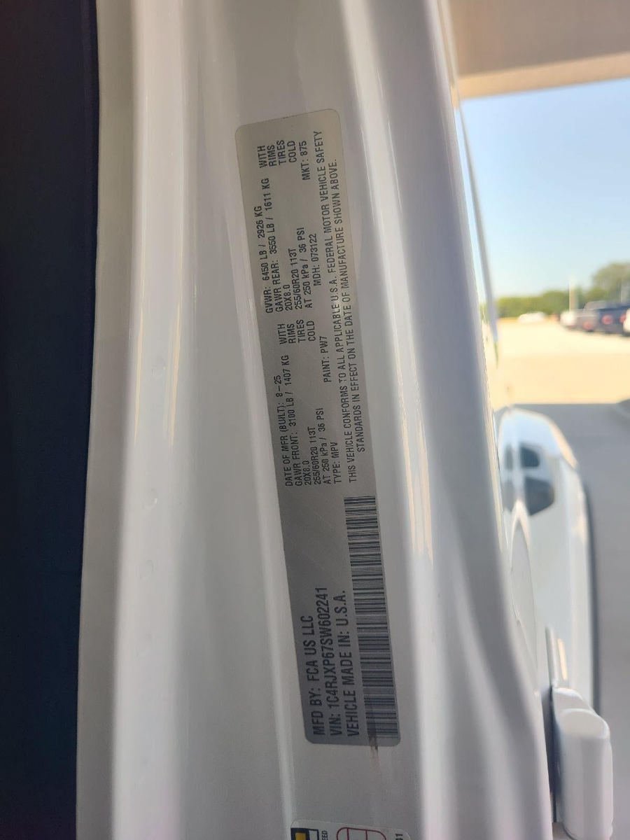 Used 2025 Jeep Wrangler Unlimited Sahara AWD/4WD image 19