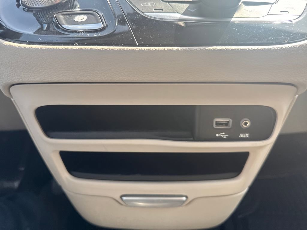 Used 2018 Chrysler Pacifica Touring Plus w/ Tire & Wheel Group FWD image 46
