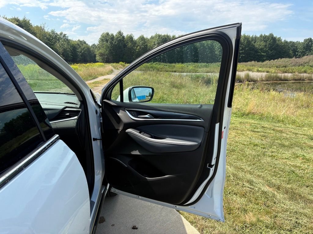 Used 2021 Buick Enclave Essence FWD image 26