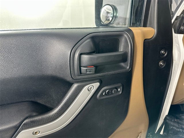 Used 2014 Jeep Wrangler Unlimited Rubicon w/ Dual Top Group image 18