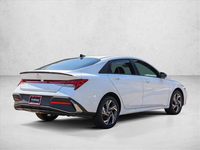 Used 2025 Hyundai Elantra SEL FWD image 5