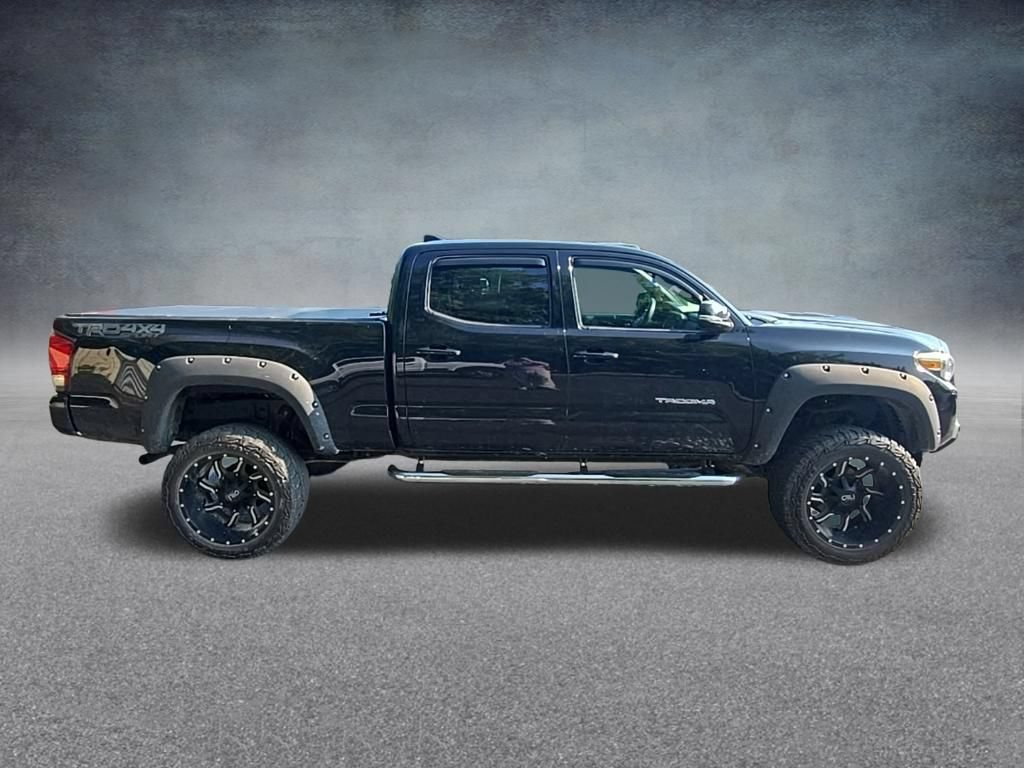 Used 2017 Toyota Tacoma TRD Sport w/ Tow Package AWD/4WD image 10