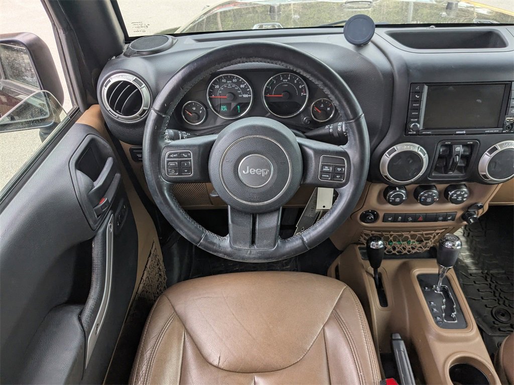 Used 2017 Jeep Wrangler Unlimited Rubicon w/ Connectivity Group image 16