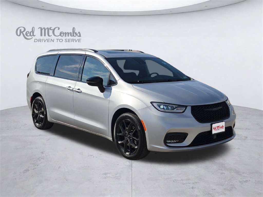 Used 2023 Chrysler Pacifica Limited w/ Uconnect Theater Family Group AWD/4WD image 8