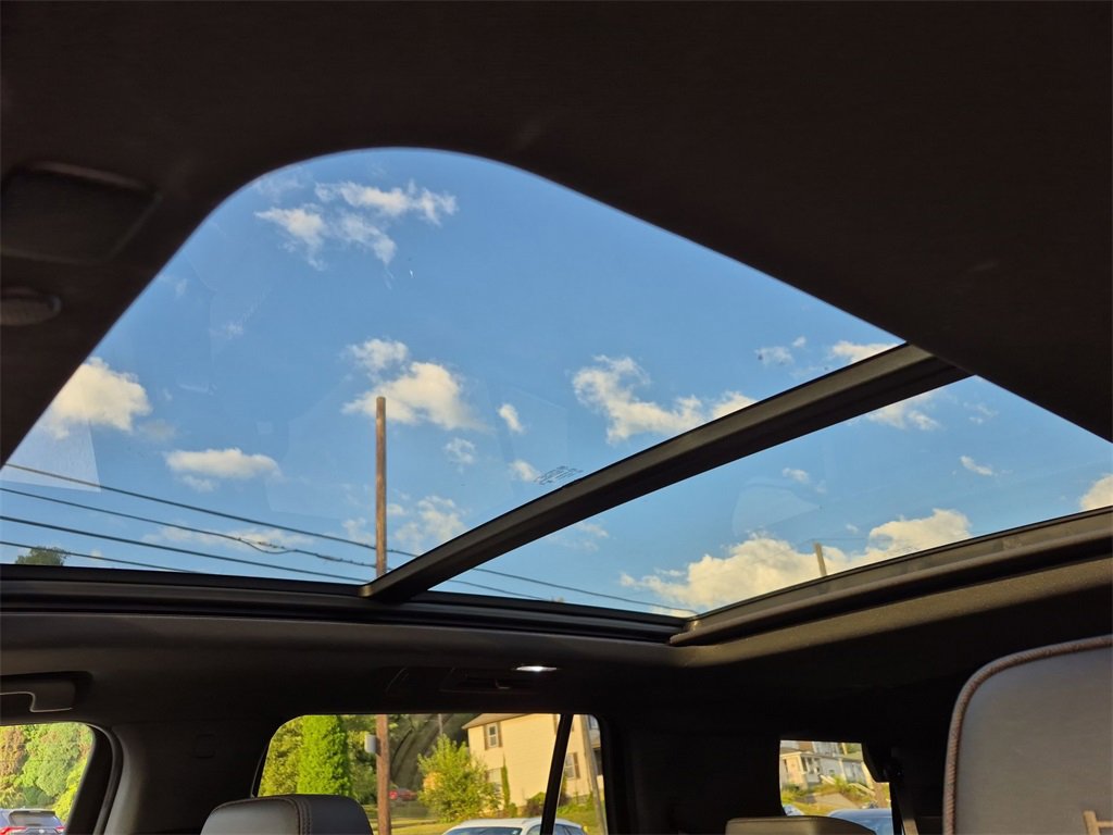 Used 2023 Chevrolet Tahoe High Country w/ Premium Package image 29