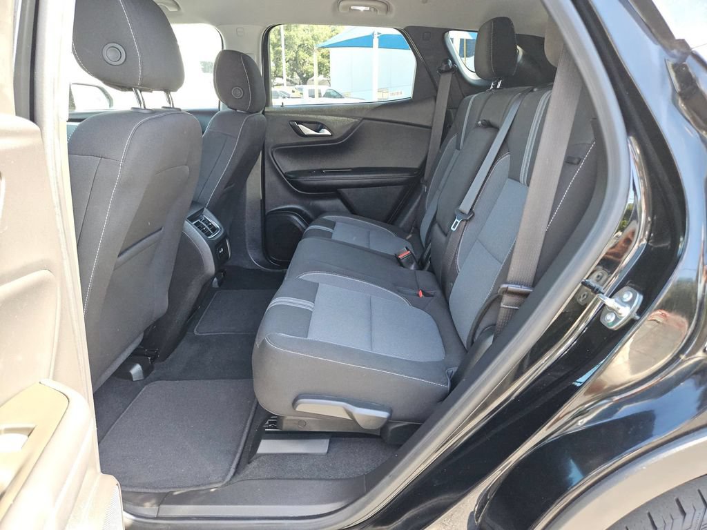 Used 2025 Chevrolet Blazer LT FWD image 17