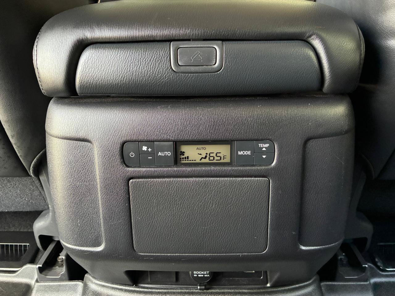Used 2023 Nissan Armada SV AWD/4WD image 30