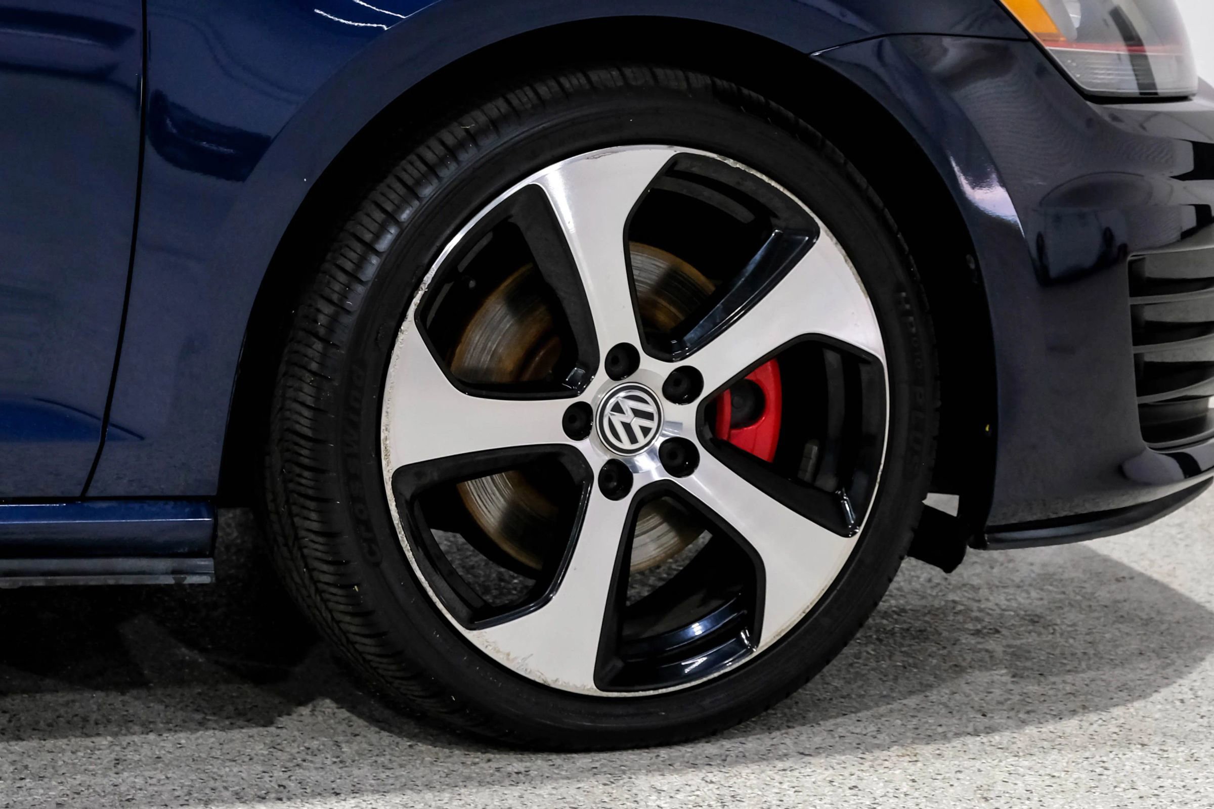 Used 2015 Volkswagen GTI SE FWD image 65